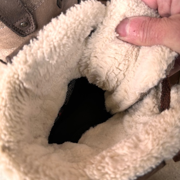 Keen Tan Waterproof Boots with Wool Accents - Picture 8 of 11